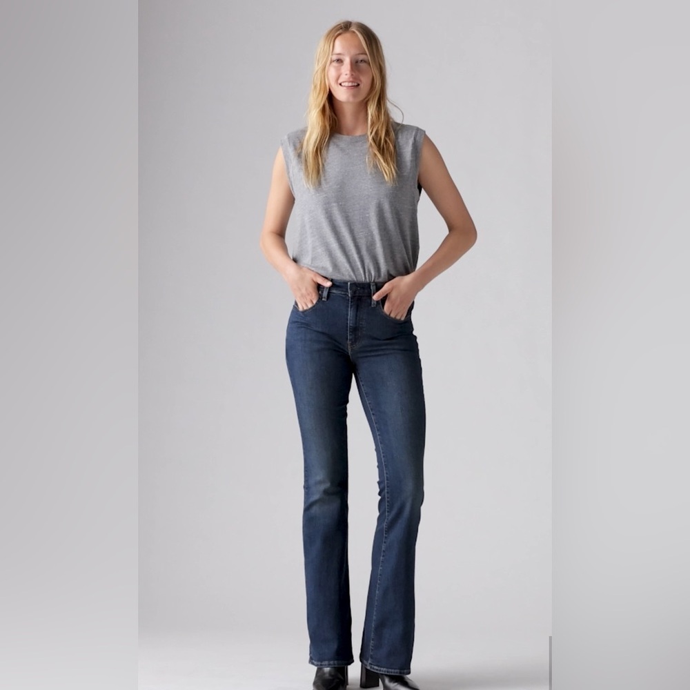 Levi’s 726 HIGH RISE FLARE WOMEN'S JEANS SIZE 34